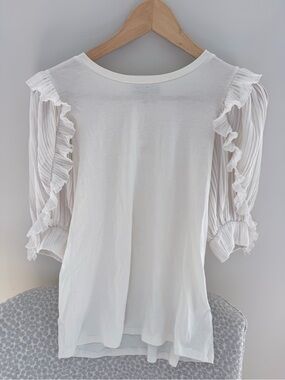 New with tags Express Boho Ruffled Sleeve Women’s Top - White size small